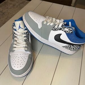 Air Jordan 1 Low SE True Blue
